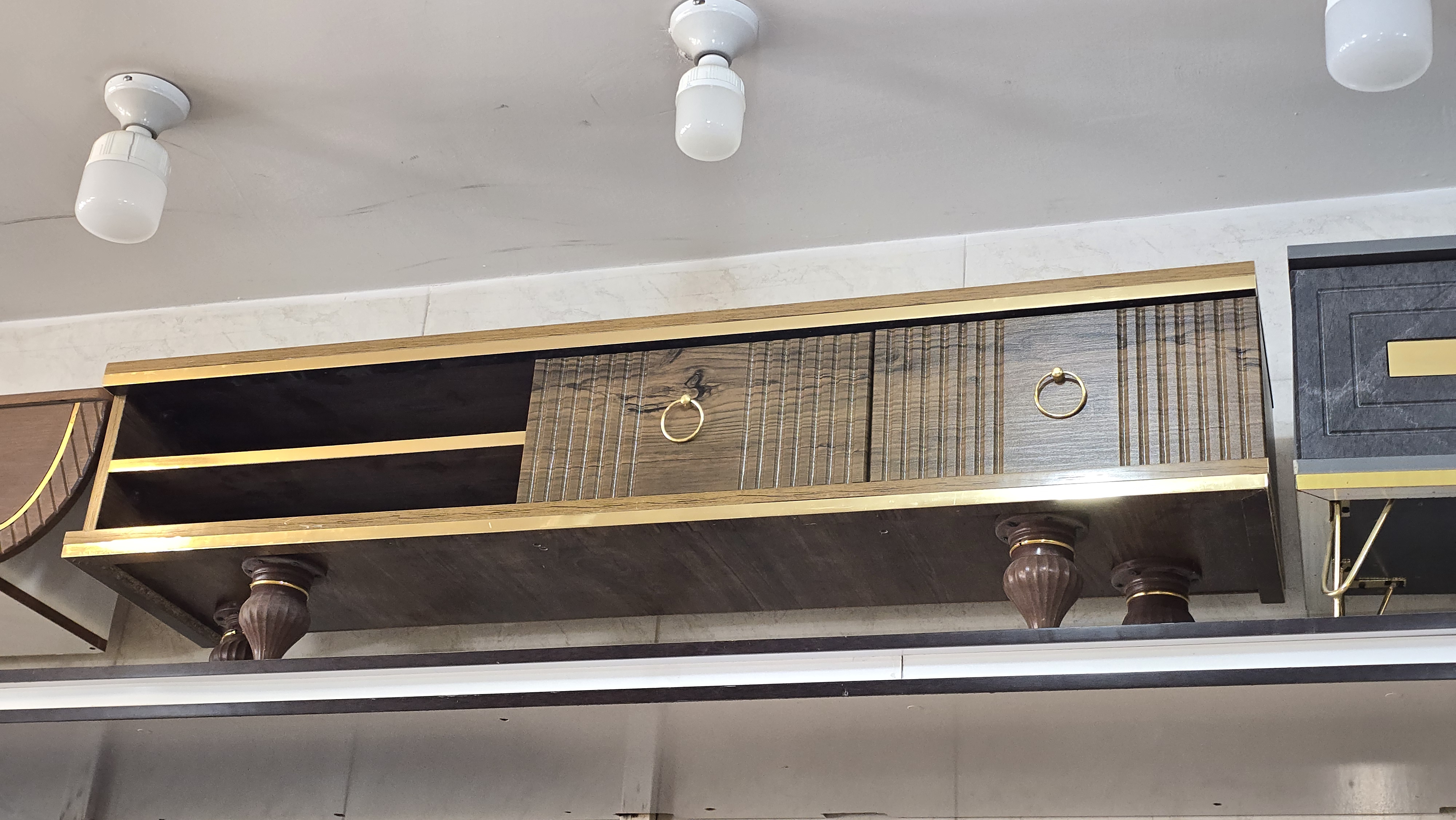 میز تلویزیون‌مدل آمریکایی