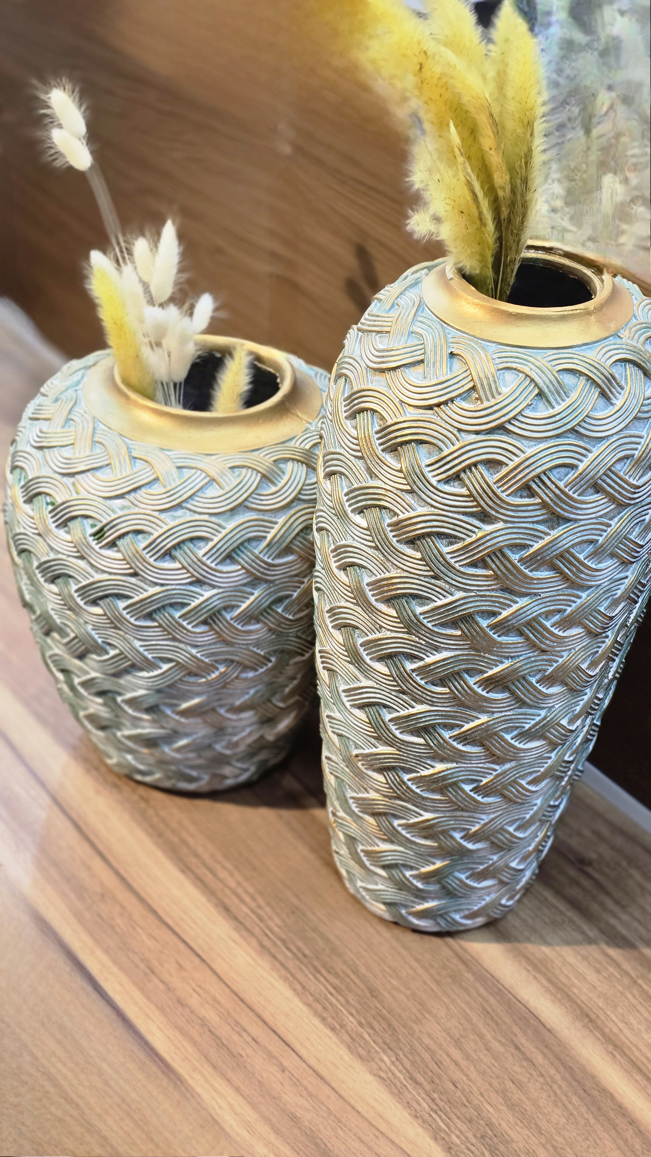 اکسسوری گلدان حصیری بزرگ کنار سالنی